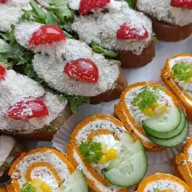 Брускетты "Цезарь" с курицей, 10 шт.